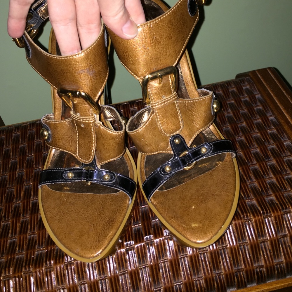 Carlos Santana Brown and Black Heels - Picture 3 of 4
